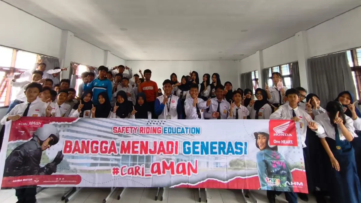 Pada kesempatan kali ini, Sosialisasi safety riding dilakukan kepada siswa-siswi guna menularkan virus campaign #cari_AMAN di SMPN 26 Balikpapan, Senin(20/04).