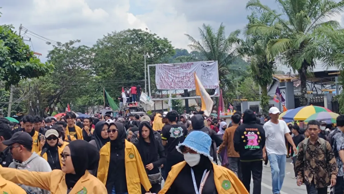 Aksi massa 21 April di DPRD Kaltim.