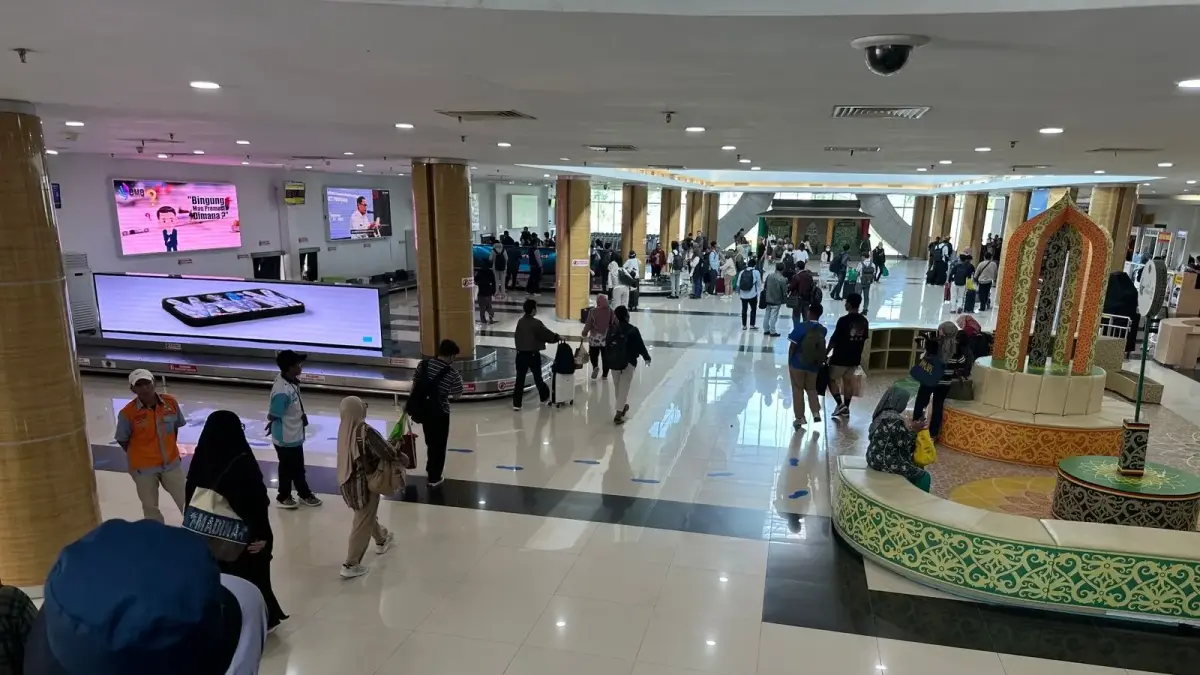 Suasana bandara APT Pranoto.
