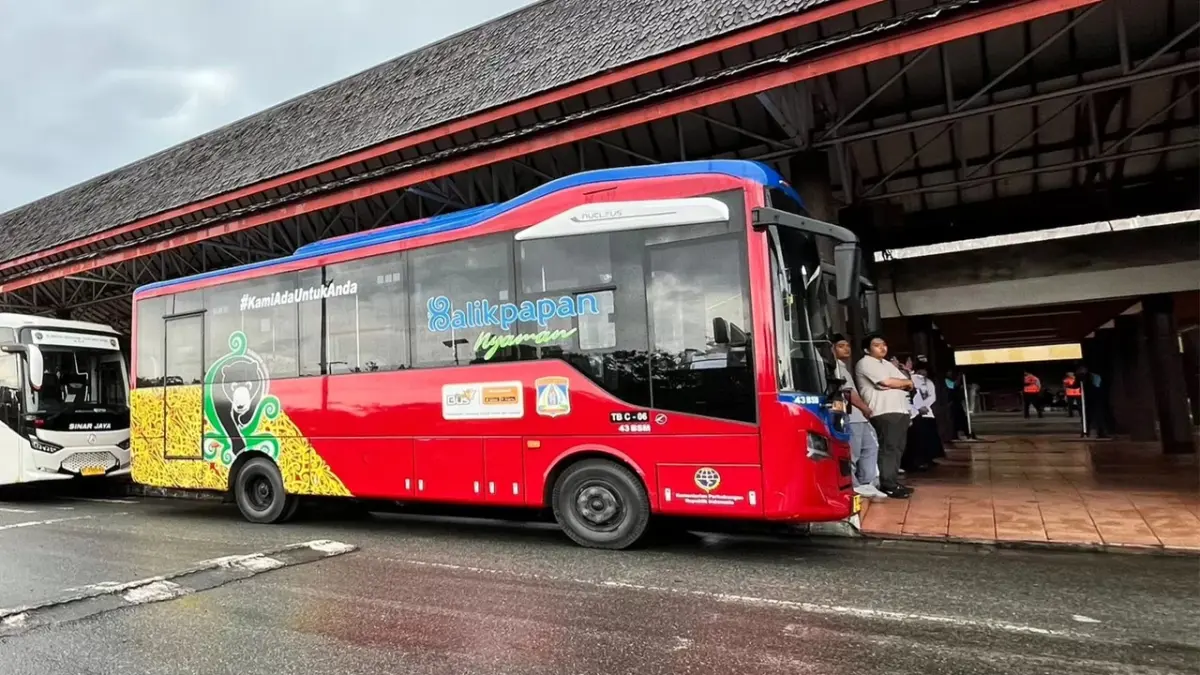 Bus Balikpapan City Trans (BCT). Naiknya harga BBM yang tinggi, jam operasional berpotensi dipangkas, jumlah armada terancam dikurangi. (Foto Mella/Balikpapan Pos)