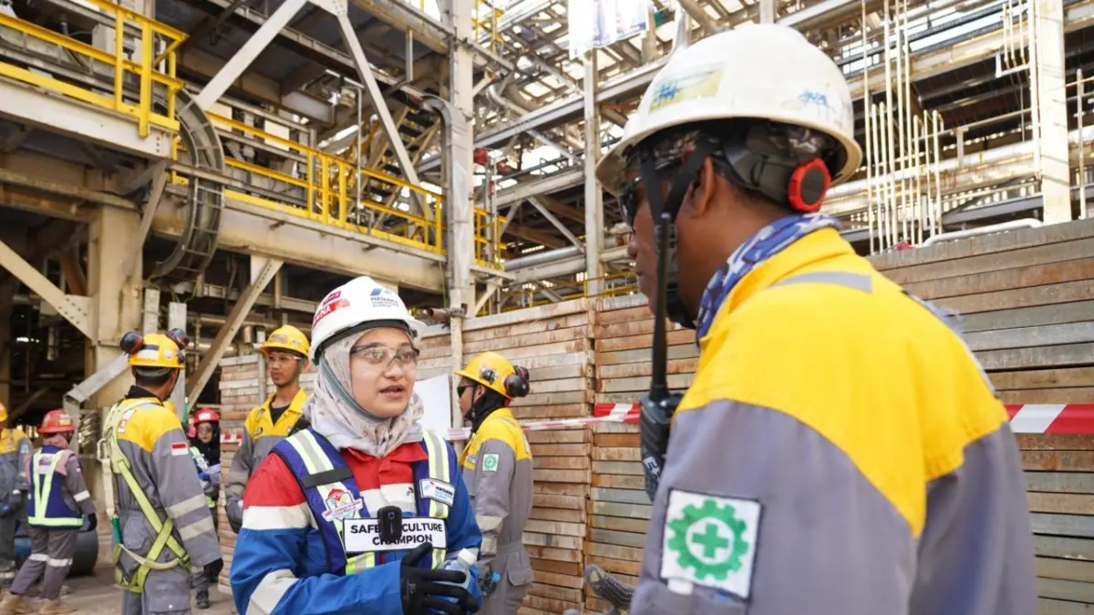 Di tengah padatnya aktivitas proyek kilang, perusahaan justru menghadirkan pendekatan humanis dalam membangun budaya keselamatan kerja melalui program Woman Positive Safety Intervention.