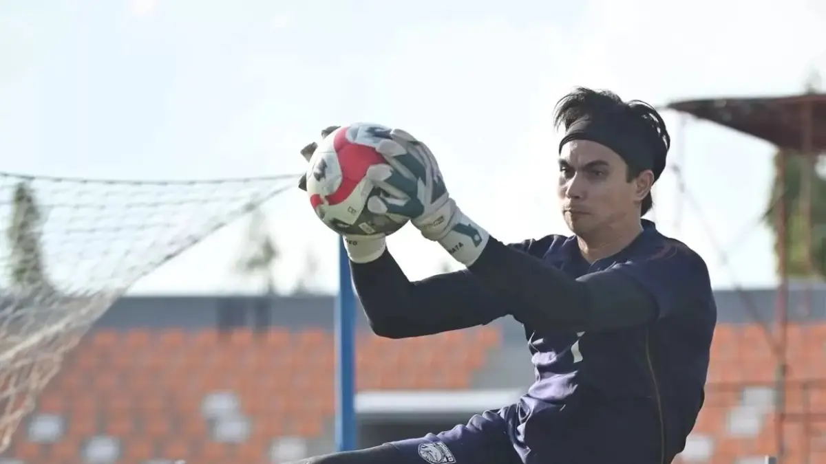 Kapten Borneo FC, Nadeo Argawinata diminta tak memikirkan hasil pertandingan tim lain di sisa musim ini.