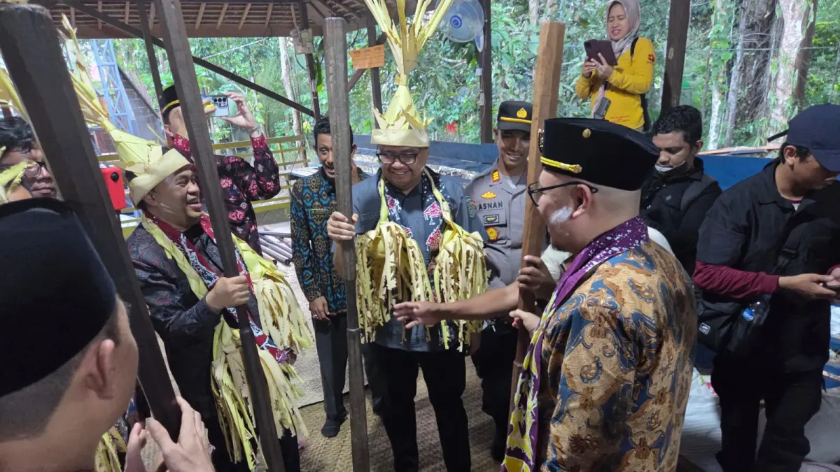 Prosesi nutuk beham di Desa Kedang Ipil (Elmo/Prokal.co)