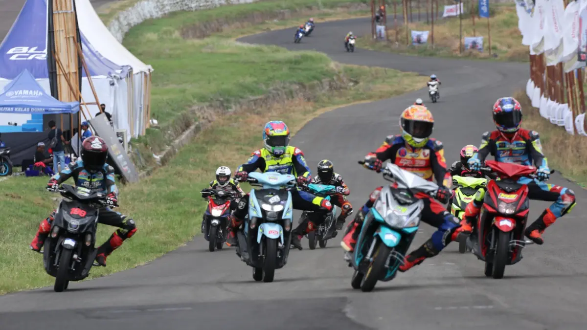  Seri pembuka Yamaha Cup Race 2026 sukses digelar di sirkuit Puncak Mario Sidrap Sulawesi Selatan, 18-19 April. 