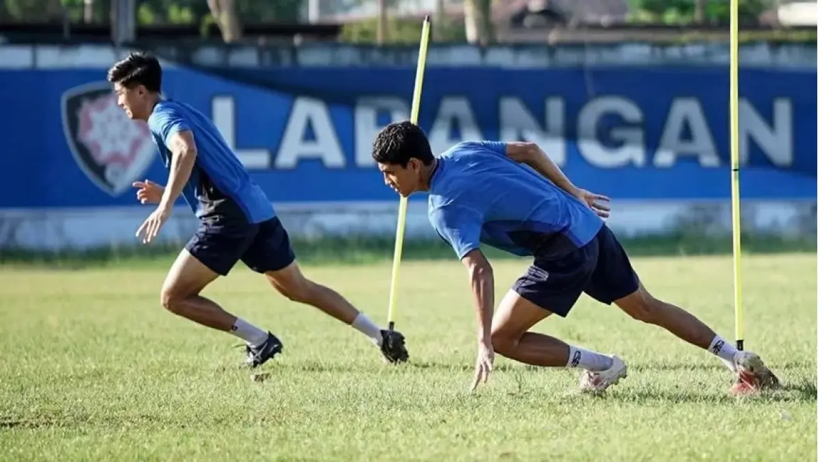 Skuad Persiba Balikpapan saat menjalani latihan di lapangan Bima Sakti Balikpapan, Rabu (22/4/2026). (Arif Fadillah)