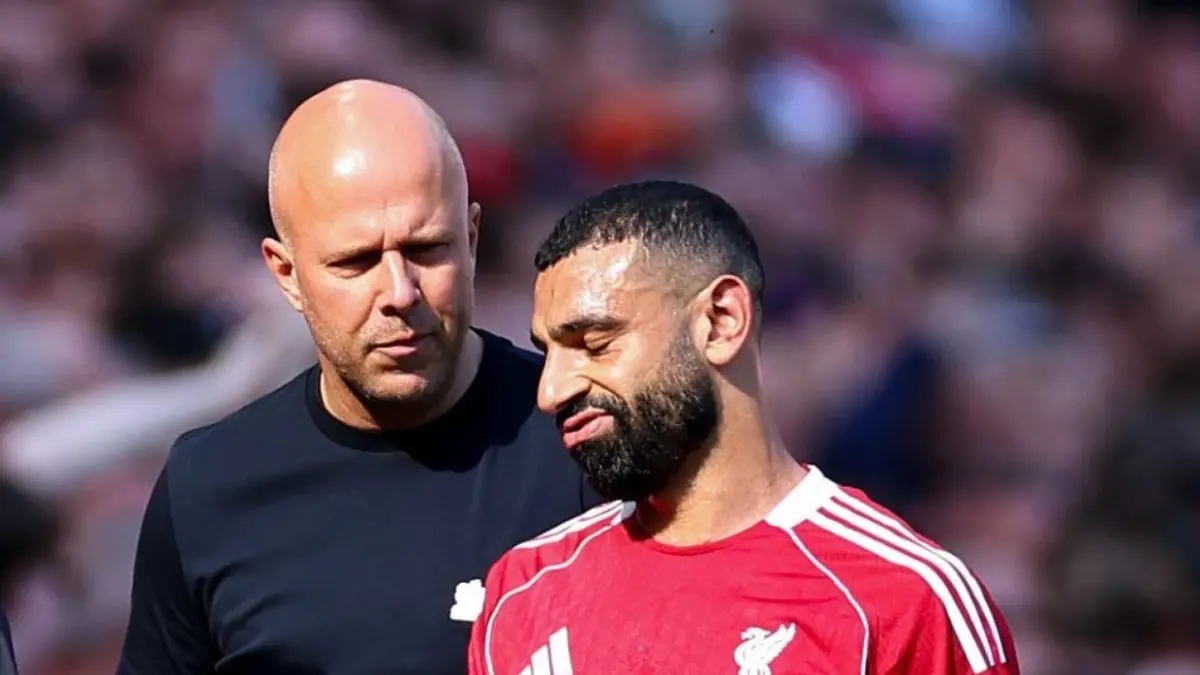 Arne Slot dan Mo Salah.