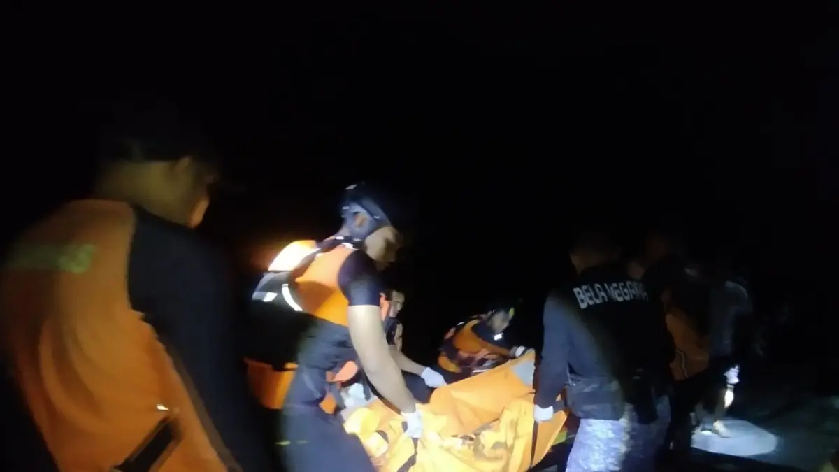 Evakuasi jenazah H yang tenggelam di Sungai Belayan (Istimewa)