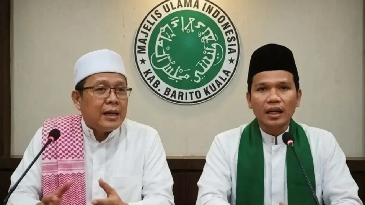 Ketua MUI Barito Kuala, KH M Abdat Rathami didampingi Sekretarisnya Andin Arif Munandar Nasa