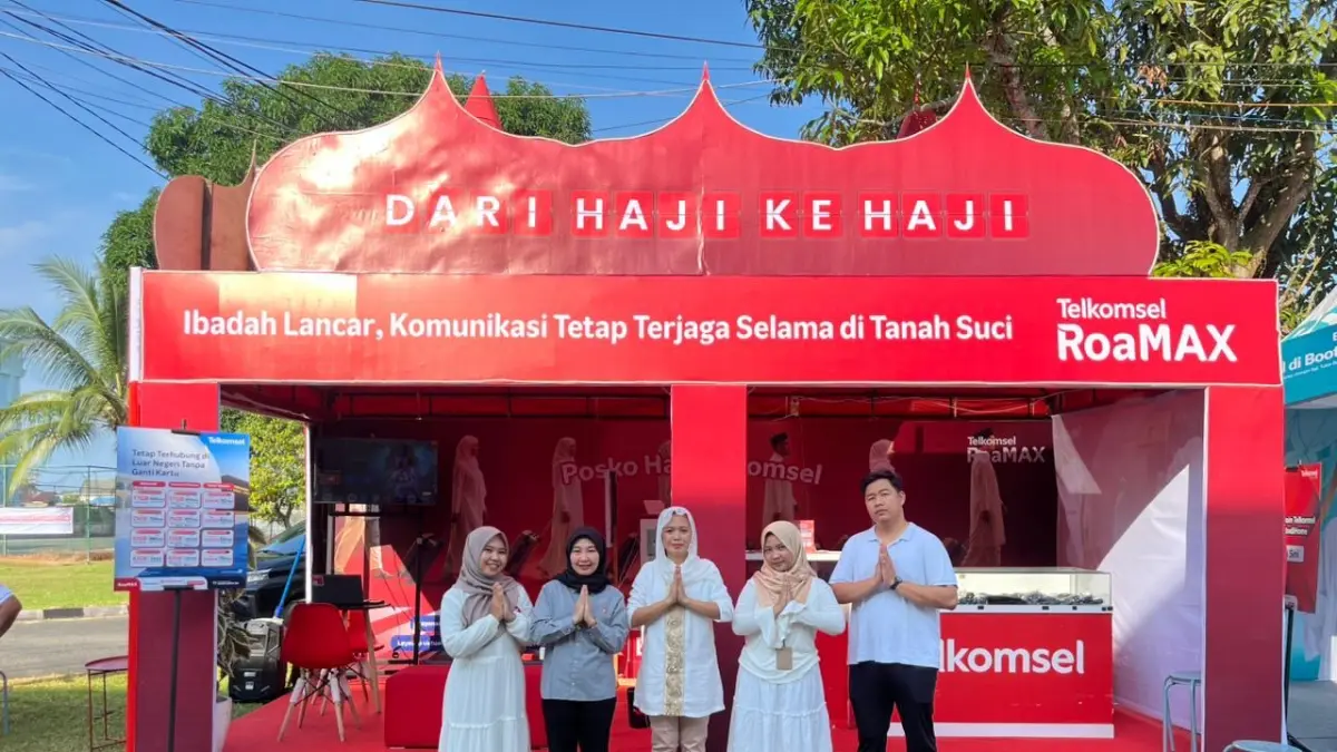 
PERSIAPAN: Posko Haji Telkomsel di Balikpapan hadir sejak 26 April 2026. Beroperasi setiap hari menyesuaikan kedatangan jamaah di Asrama Haji, pukul 08.00 hingga 22.00 Wita. ISTIMEWA