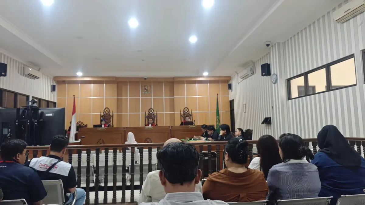 Suasana sidang tuntutan kasus dugaan korupsi penerbitan Izin Usaha Pertambangan (IUP) dengan terdakwa Dayang Donna Walfiaries Tania di Pengadilan Negeri Samarinda. 