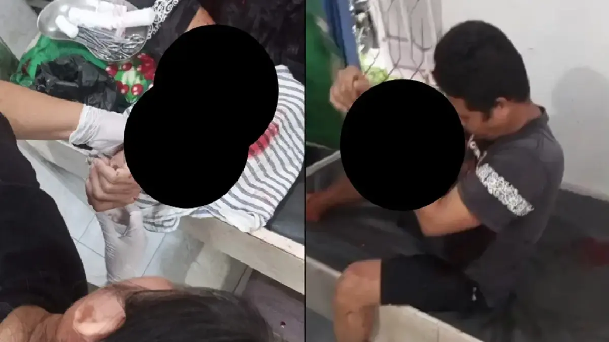 LUKA BACOK: Korban saat mendapat penanganan petugas kesehatan usai dibacok preman pasar di Desa Hampalit, Katingan. (warga/radar sampit)
