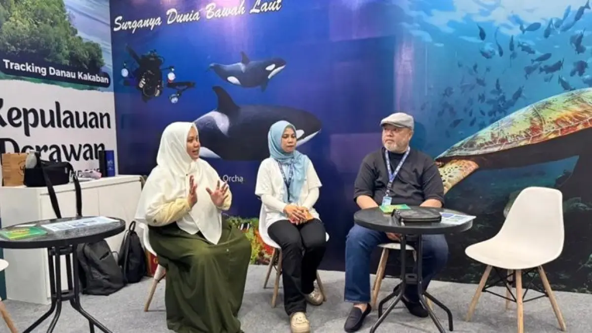 MENDUNIA: Wakil Bupati Berau Gamalis saat mengunjungi stan Disbudpar Berau di ajang DXI tahun 2026, belum lama ini. ISTIMEWA/DISBUDPAR BERAU
