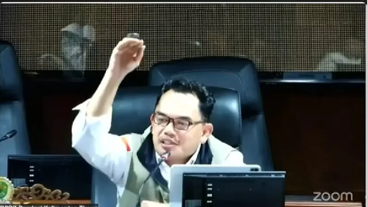 Rapat konsultasi DPRD Kaltim dilakukan secara tertutup. Dimana awak media dilarang meliput langsung dan hanya bisa menyaksikan lewat kanal YouTube.