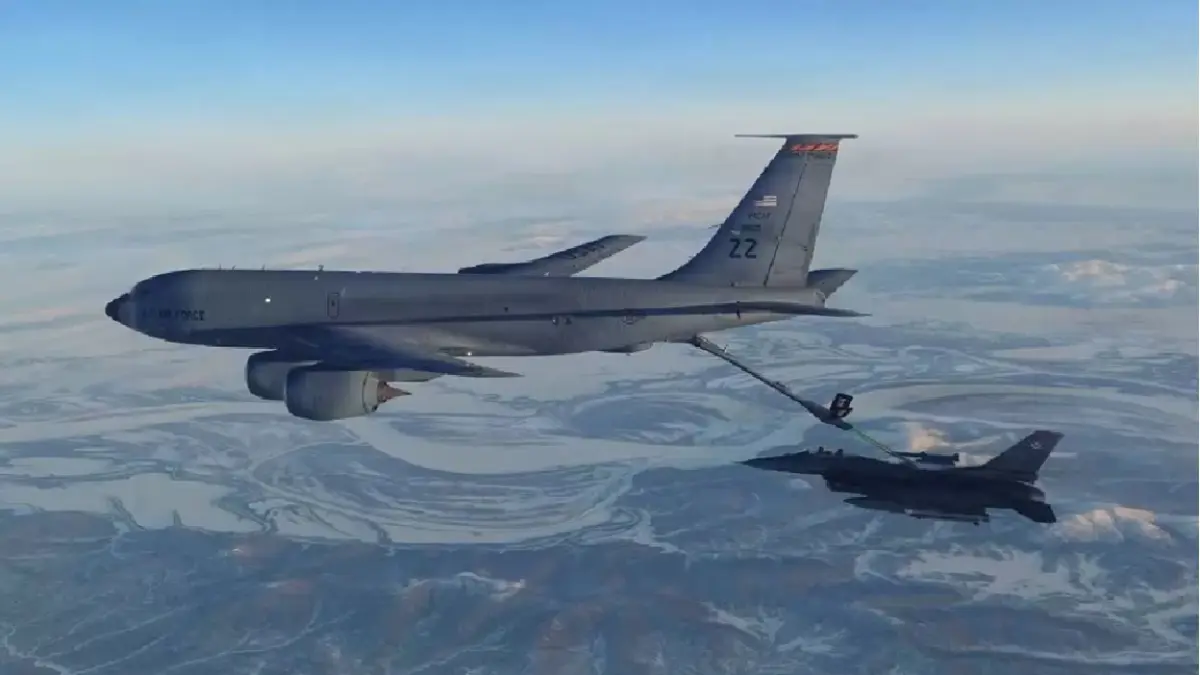 Pesawat tanker AS KC-135 dilaporkan hilang dari radar di Qatar setelah mengirim sinyal darurat 7700. 