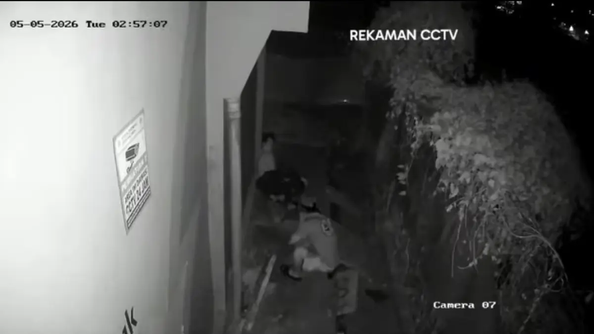 Aksi pelaku terekam kamera.