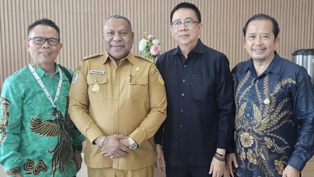 

PERAN MEDIA: Ketua KTP2JB, Suprapto; Wagub Papua, Aryoko Alberto Ferdinand Rumaropen; Ketua Dewan Pers (2016-2019), Yosep Adi Prasetyo; dan Waketum SPS, Syamsudin Hadi Sutarto.