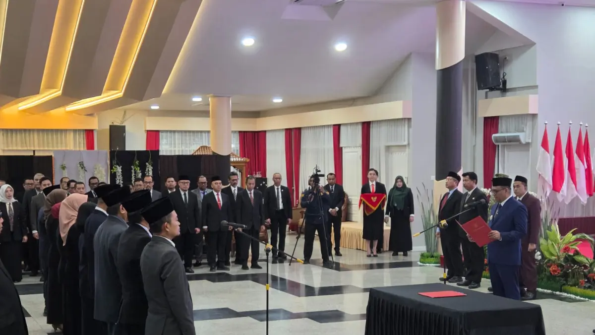 Bupati Kukar Aulia Rahman Basri melantik pejabat tinggi pratama dan fungsional (Elmo/Prokal.co)