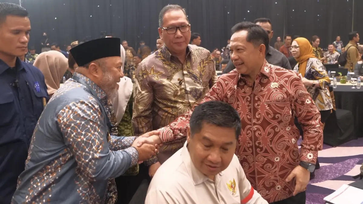 KOMITMEN DAERAH: Wabup Berau, Gamalis (kiri), menegaskan komitmen pemkab dalam meningkatkan pelayanan dan pembangunan daerah. IST/PROKOPIM SETKAB BERAU
