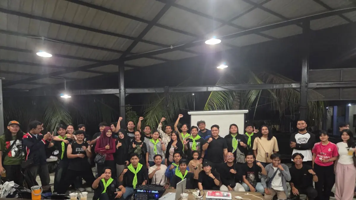 Kegiatan nobar film “Pesta Babi” yang dilaksanakan Wamapala Unikarta bersama SMSI Kukar di Food Court Unikarta (Elmo/Prokal.co)