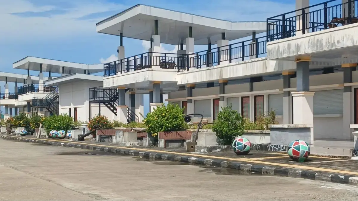 Kondisi Kawasan Wisata Ratu Intan Pantai Amal yang dinilai tidak berfungsi maksimal. AGUS DIAN ZAKARIA/RADAR TARAKAN