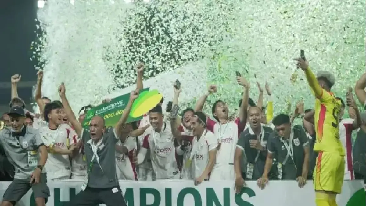 Para pemain Garudayaksa FC, merayakan keberhasilan menjadi juara Championship setelah mengalahkan PSS Sleman.