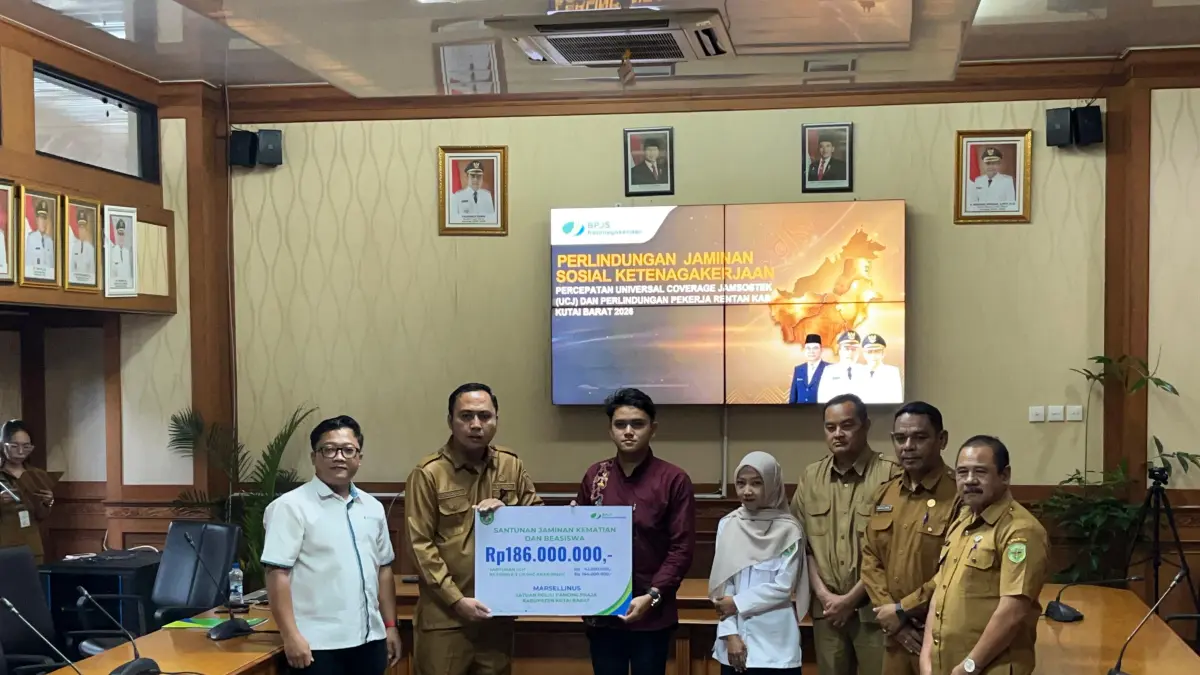 Pemerintah Kabupaten Kutai Barat bersama BPJS Ketenagakerjaan melaksanakan penyerahan simbolis manfaat Jaminan Kematian (JKM) kepada ahli waris peserta BPJS Ketenagakerjaan. 