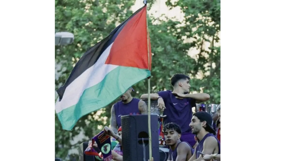 Lamine Yamal kibarkan bendera Palestina.