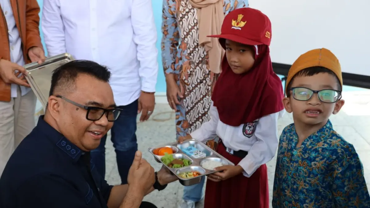 Bupati Kukar Aulia Rahman Basri pada peresmian Dapur MBG di Sangasanga (Istimewa)