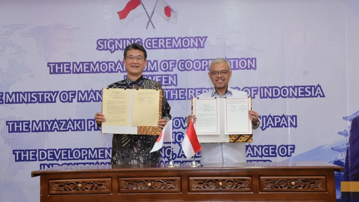 DIPERLUAS: Penandatanganan nota kerja sama antara Sekretaris Jenderal Kemenaker, Cris Kuntadi, dan Gubernur Prefektur Miyazaki, Shunji Kono, di Ruang Serbaguna Kemenaker, Jakarta, Selasa, 12 Mei 2026.