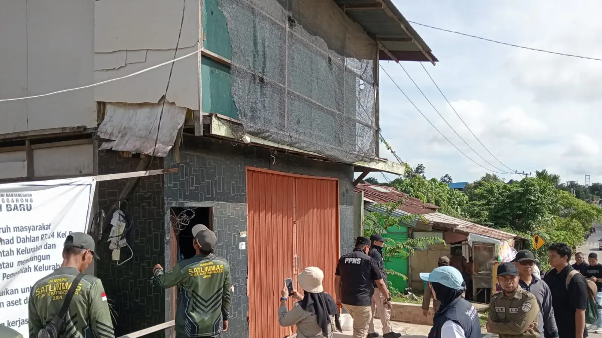 Pembongkaran yang dilakukan Satpol PP Kukar di Kelurahan Baru, Tenggarong (Istimewa)