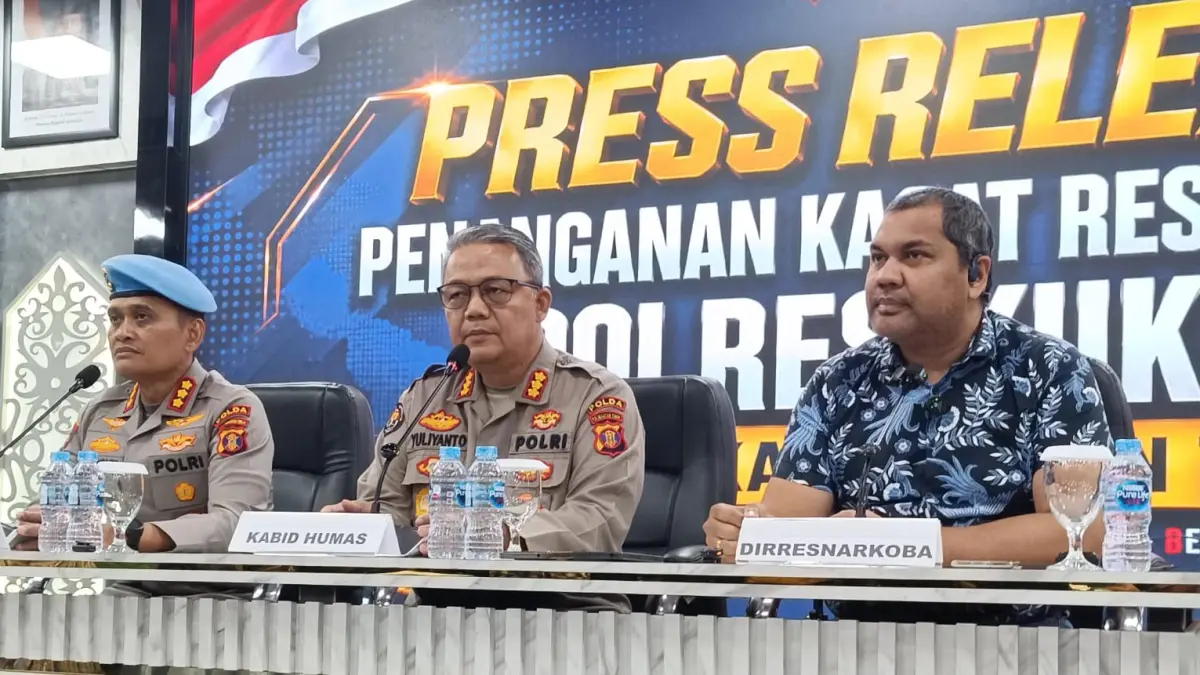 Dari kiri, Kabid Propam Polda Kaltim Kombes Pol Hariyanto, Kabid Humas Polda Kaltim Kombes Pol Yulianto dan Direktur Reserse Narkoba Polda Kaltim, Kombes Pol Romylus Tamtelahitu