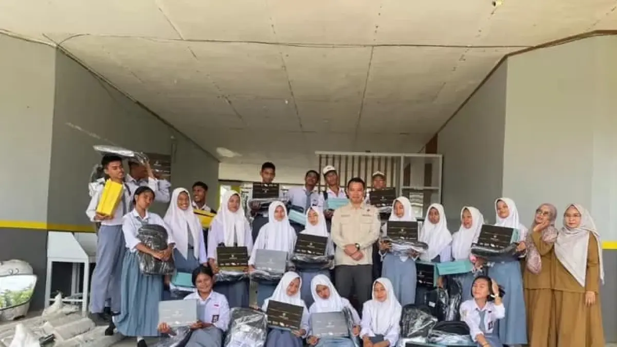 Pembagian seragam sekolah gratis tahun ini disebut akan lebih cepat terealisasi. Bahkan dipastikan tidak ada pengurangan.