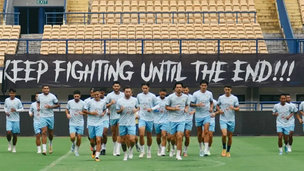 Skuad Persib Bandung berlatih di Stadion Gelora Bandung Lautan Api. Persib Bandung bisa menyegel gelar juara pada hari ini, Minggu (17/5/2026). (Dok. Persib)