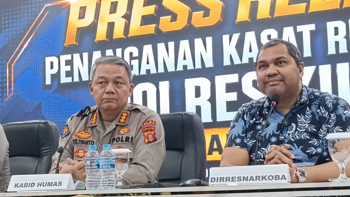 Kabid Humas Polda Kaltim Kombes Pol Yuliyanto dan Direktur Reserse Narkoba Polda Kalimantan Timur Kombes Pol Romylus Tamtelahitu saat jumpa pers di markas Polres Samarinda