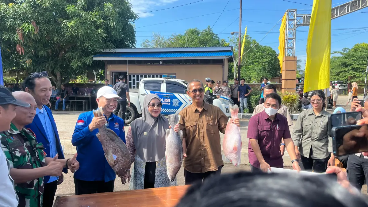 DISERBU WARGA: Event pasar ikan murah diserbu warga dan menjadi primadona. KPG

