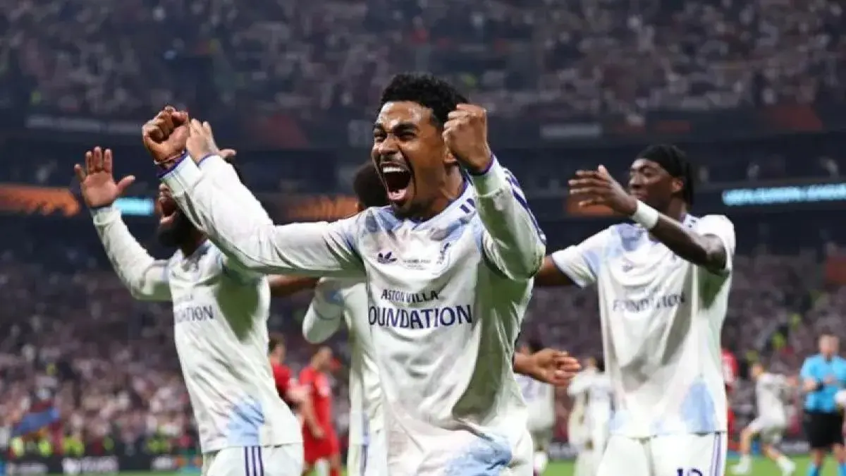 Selebrasi pemain Aston Villa setelah menjadi juara Liga Europa 2025/26 usai kalahkan Freiburg 3-0 di Tupras Stadium, Turki pada Rabu (20/5/2026). UEFA.com