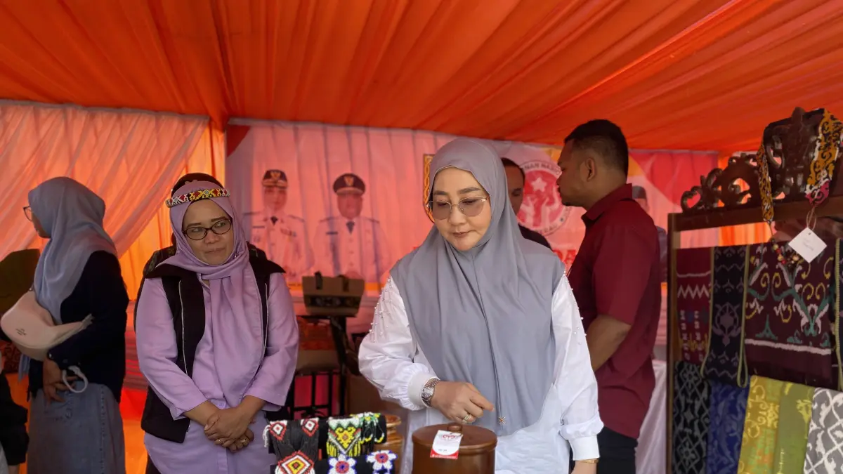 MANFAATKAN PELUANG: Sebagai wilayah dengan destinasi wisata unggulan, memberikan peluang yang harus pelaku UMKM penyedia oleh-oleh khas Berau. KPG