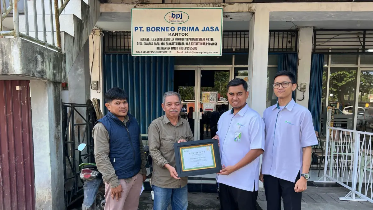  PT Borneo Prima Jasa menunjukkan komitmennya terhadap perlindungan tenaga kerja melalui penyaluran program Corporate Social Responsibility (CSR) ke Program BPJS Ketenagakerjaan.