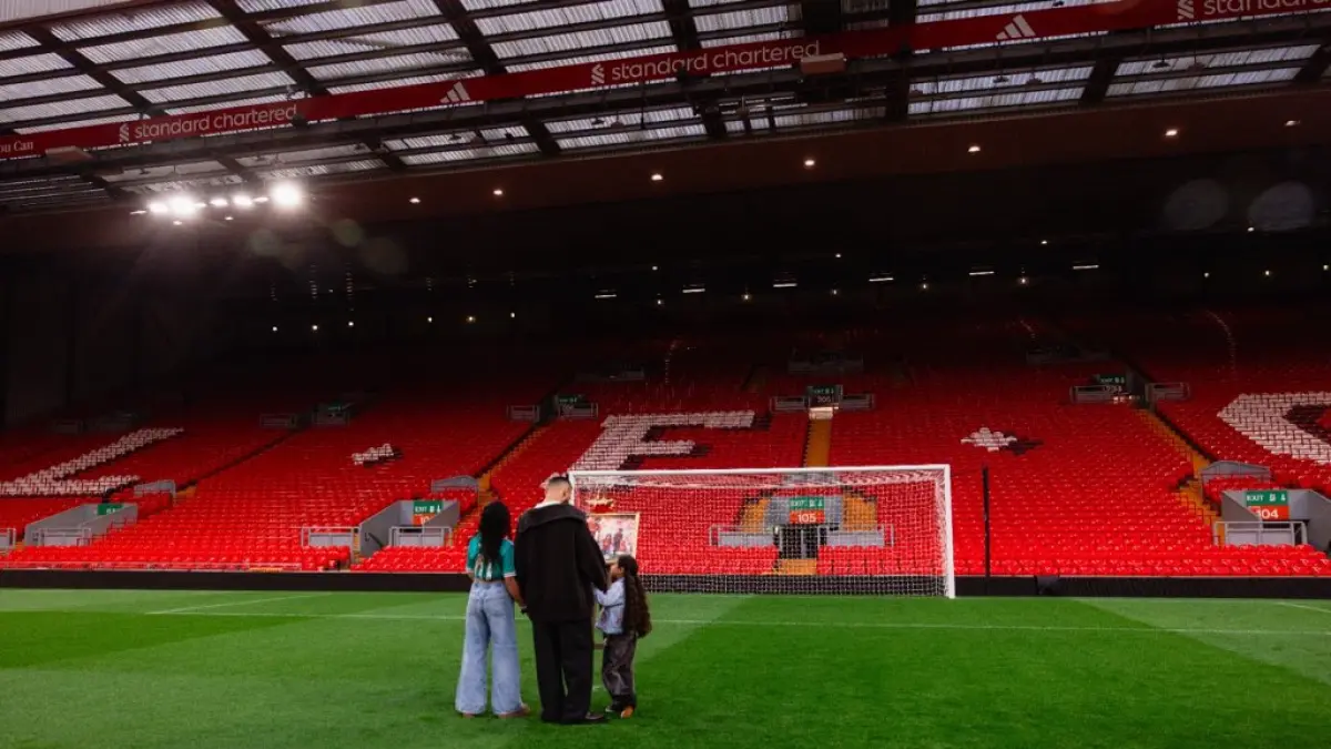 Mo Salah dan anak anaknya di Anfield.