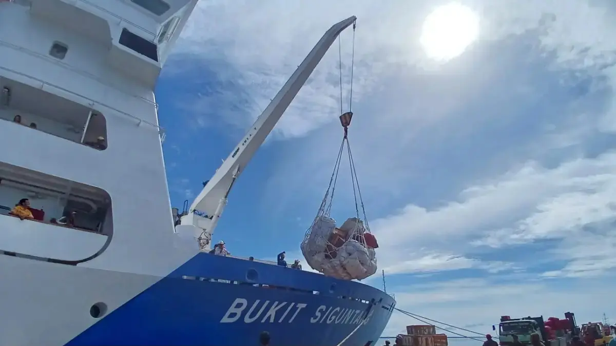 Aktivitas mobilisasi komoditi di pelabuhan Tarakan, Kalimantan Utara. AGUS DIAN ZAKARIA/RADAR TARAKAN