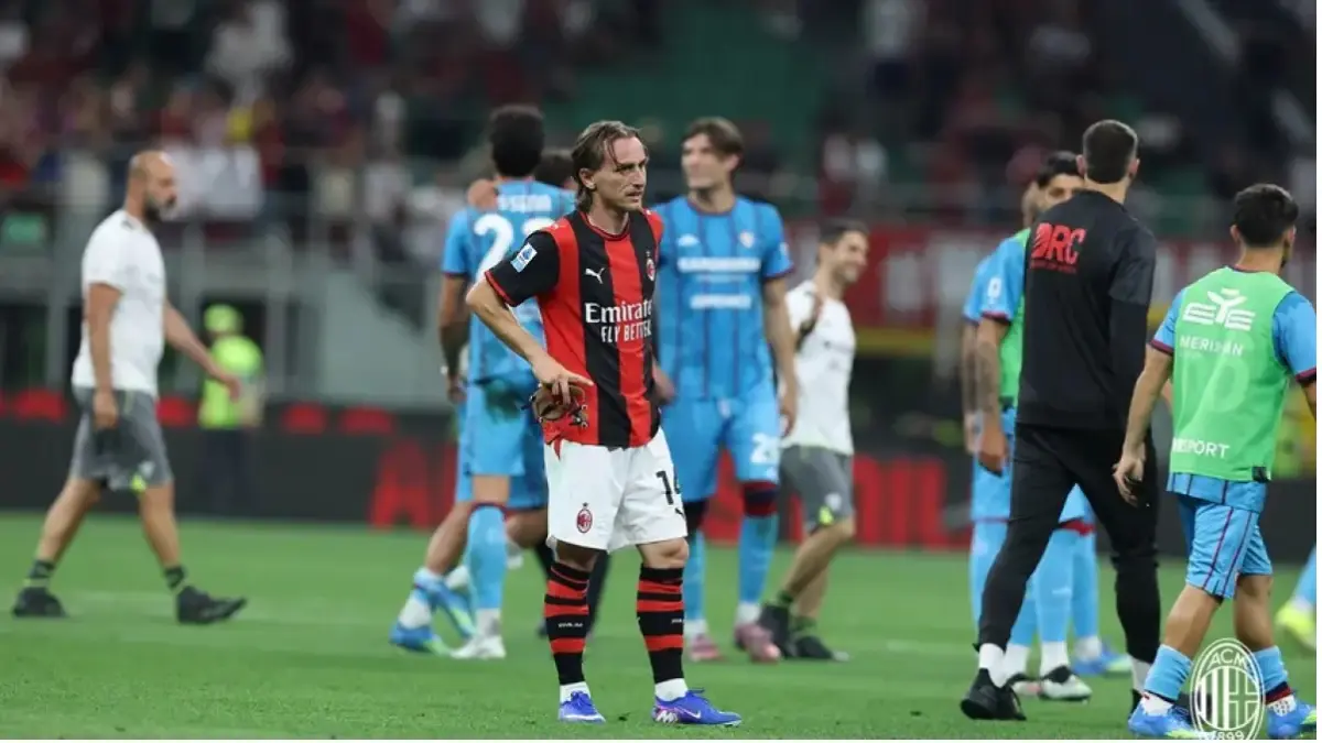 Luca Modric telihat lesu usai kalah dari Cagliari yang membuat Milan gagal lolos ke Liga Champions. (Dok.AC Milan)