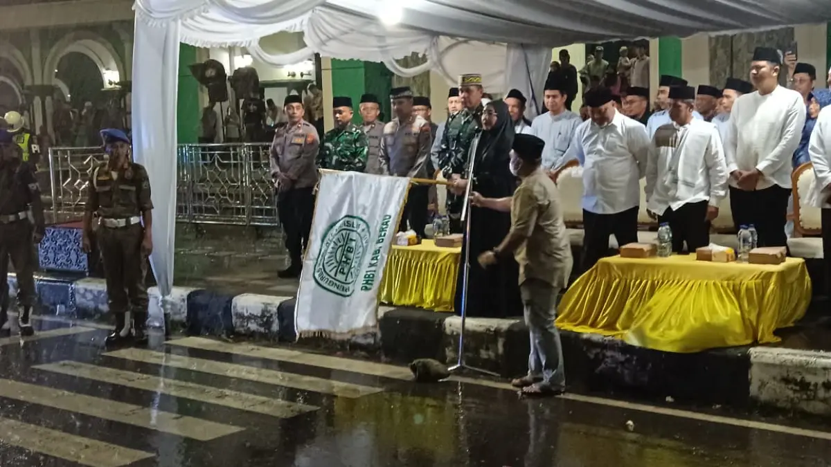 SYIAR: Bupati Berau, Sri Juniarsih Mas, melepas pawai takbiran Iduladha 1447 Hijriah di depan Masjid Agung Baitul Hikmah, Selasa, 26 Mei 2026. KPG