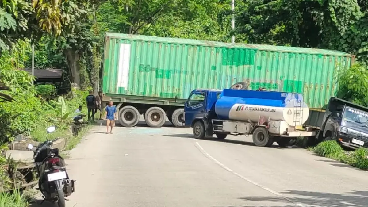 Tanjakan Hartati di jalur menuju Jembatan Mahulu harus diwaspadai, agar terhindar dari kecelakaan lalu lintas yang membahayakan keselamatan.