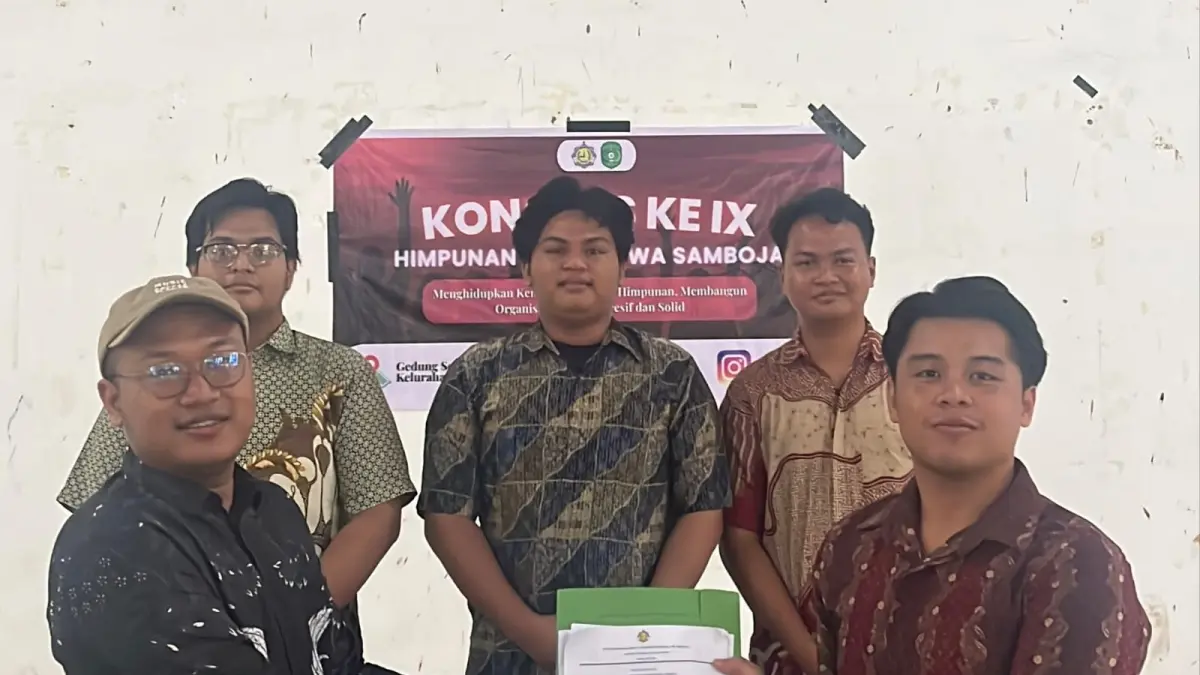 Penyerahan berkas kepada Ketua HIMASJA terpilih periode 2026-2028, Leonardy Syamsurya Maherza (Istimewa)