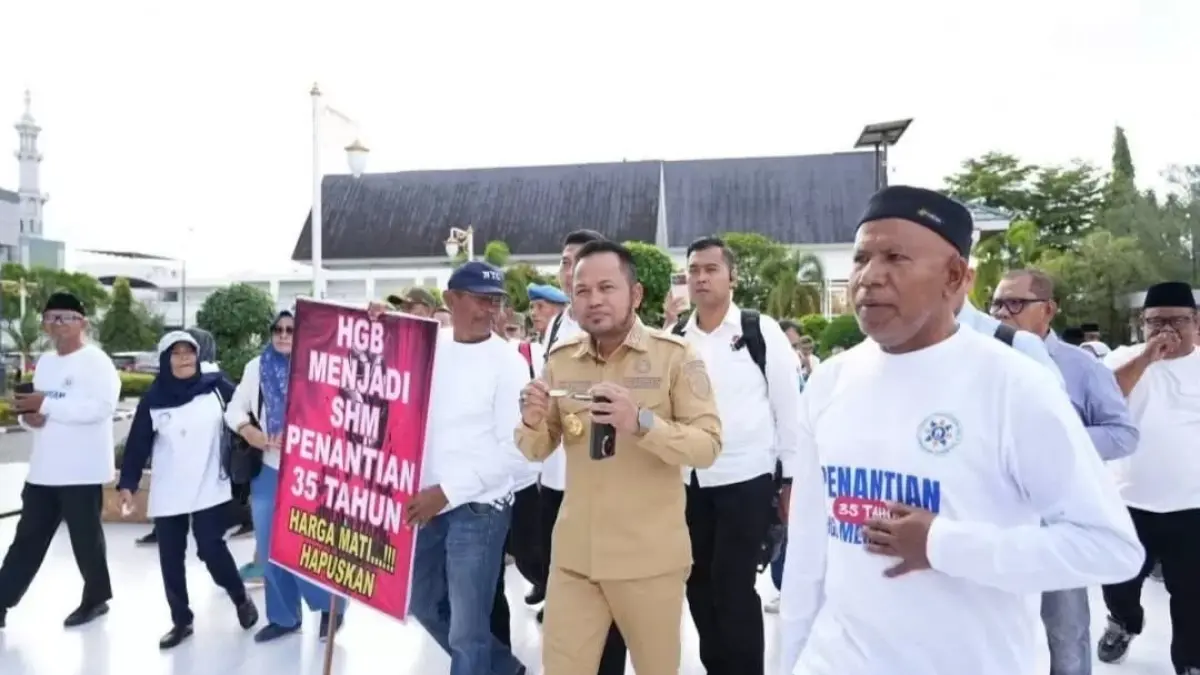 Warga Perumahan Loa Bakung saat menggelar aksi unjuk rasa di Kantor Gubernur Kaltim beberapa waktu lalu. Mereka menolak skema sewa yang ditawarkan Pemprov Kaltim.