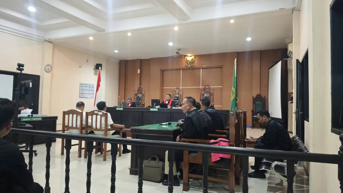 Suasana sidang tuntutan dugaan korupsi pengelolaan dana Desain Besar Olahraga Nasional (DBON) di Pengadilan Negeri Samarinda. 