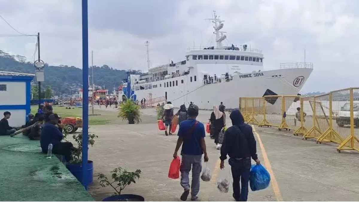 Pelabuhan di Jalan Yos Sudarso sudah semestinya segera dipindahkan ke Palaran. Bahkan ditarget tahun depan sudah beroperasi.