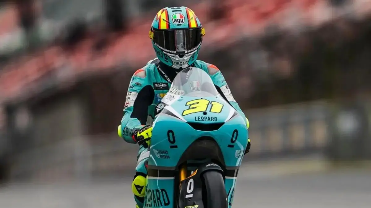 Adrian Fernandez didiskualifikasi dari enam balapan akibat pelanggaran teknis mesin. (Leopard Racing)