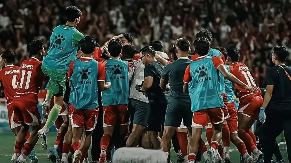 Evandra Florasta menjadi pahlawan kemenangan Timnas Indonesia U-19 setelah mencetak gol penalti pada injury time untuk memastikan kemenangan 2-1 atas Vietnam di Piala AFF U-19 2026. (Timnas Indonesia)