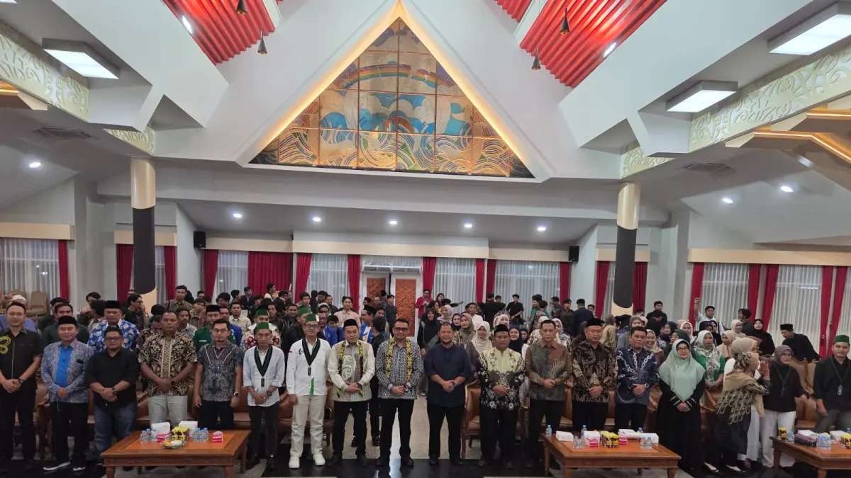 Pembukaan Training Nasional Latihan Kader II dan Senior Course (SC) Himpunan Mahasiswa Islam (HMI) Cabang Kutai Kartanegara di Pendopo Odah Etam (Elmo/Prokal.co)